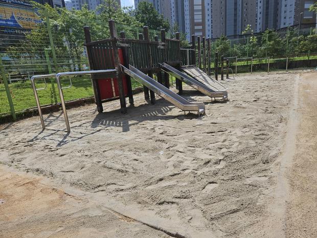 강릉 어린이집 운동장 라인 포인트 제거: 전문 시공으로 안전하고 쾌적한 놀이터를 만들... 관련 이미지