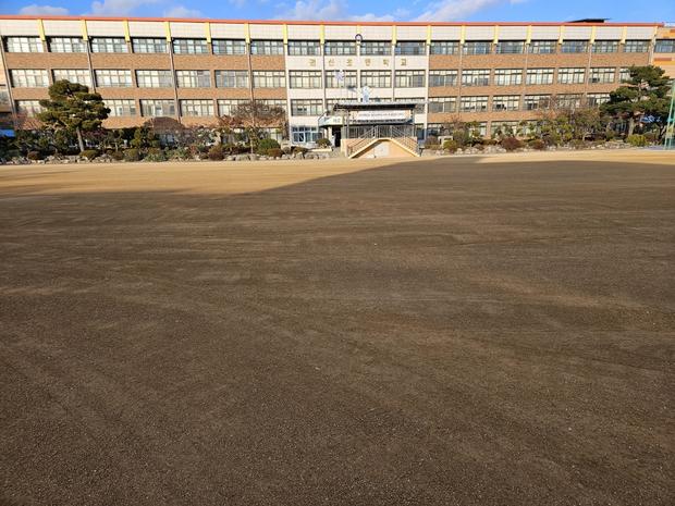 의정부중학교 운동장 마사토 보충 공사, 케이스터디움 혁신적인 기술로 완벽하게!