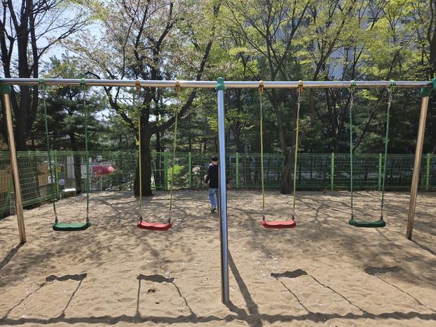 밀양초등학교 운동장 그네 교체: 혁신적인 시공으로 뛰어난 기능과 안전성!