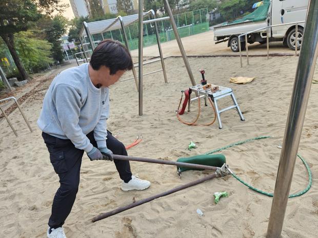 영동초등학교 운동장 그네 교체: 혁신 기술로 더욱 안전하고 쾌적한 환경 만들기!
