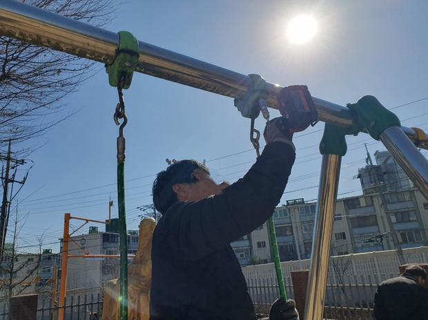 과천어린이집운동장 그네 교체: 전문성으로 튼튼한 운영하세요!
