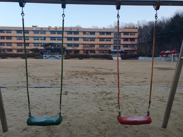 영암어린이집 운동장, 그네 교체 전문 센터 케이스터디움으로  안전하고 오래된 시설 문... 관련 이미지