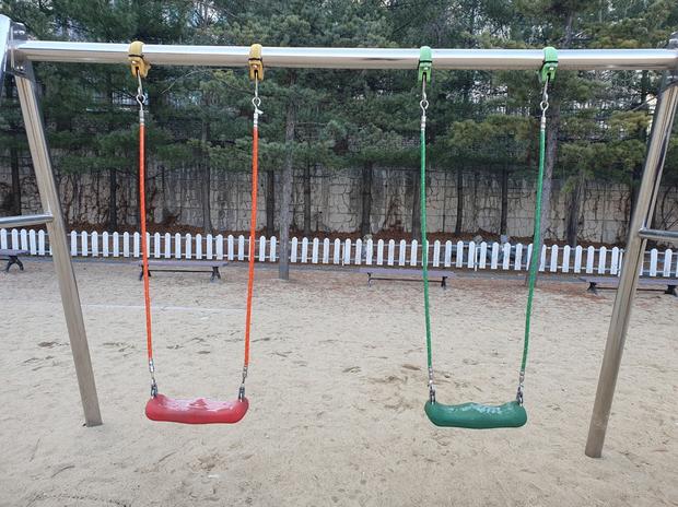 성주초등학교 운동장 그네 교체,  믿음직스러운 전문가 케이스터디움으로 안전하고 뛰어난...