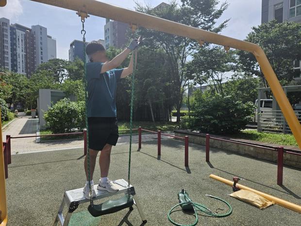 담양초등학교놀이터 그네 교체, 믿음직스러운 전문 서비스로 안전하고 장시간 사용 가능!
