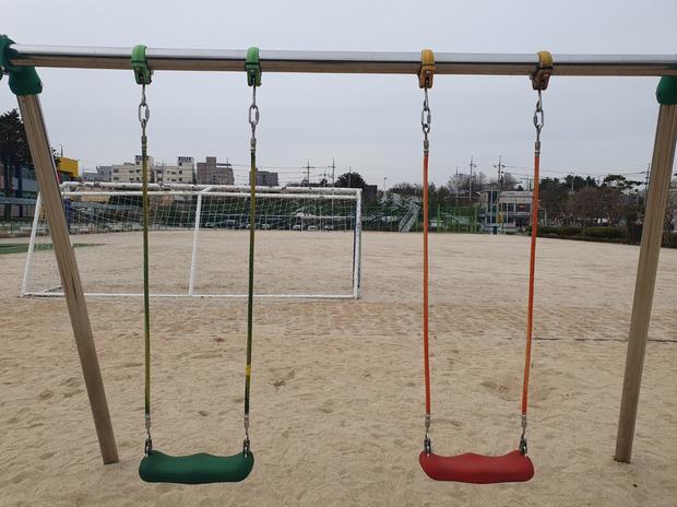 김제병설유치원 운동장, 낡은 그네 교체! ?? 신뢰성 있는 케이스터디움 전문가에게 설... 관련 이미지