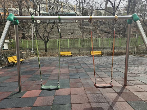 사천어린이집 운동장 그네 교체! ❌ 오래된 그네, ✅ 케이스터디움으로 최신 기술로 안...