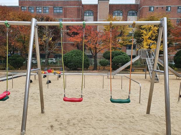 **의령초등학교 놀이시설 교체, 케이스터디움으로 안전하고 멋진 장소 만들어보세요!** 관련 이미지