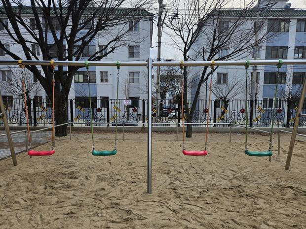 충북병설유치원 운동장 그네 교체!  ? 혁신적인 기술로 튼튼하고 매력적 공간 만들어주... 관련 이미지