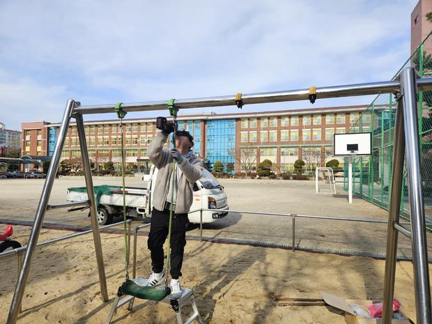 김포병설유치원 놀이 시설 교체, 혁신적인 기술로 안전하고 장르있는 교육 환경 만들어!