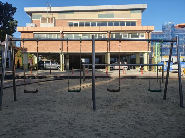 밀양초등학교 놀이터 교체 | 전문 시공, 신뢰할 수 있는 학교 운동장 유지보수! 관련 이미지