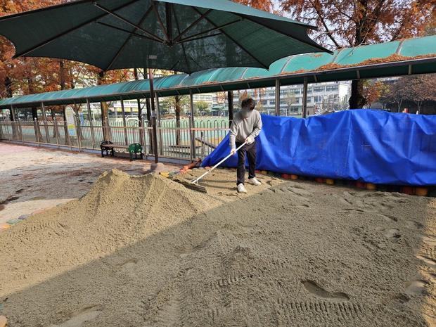 목포초등학교 놀이 시설 마사토 충진: 전문 팀으로 최상의 결과를! 관련 이미지