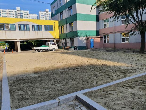 서천초등학교 놀이 시설 마사토 충진! 딱 맞는 안전 & 강인한 설계, 케이스터디움으로! 관련 이미지