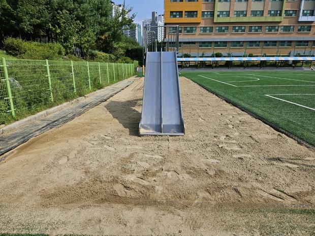화천어린이집 놀이터 모래 보충, 전문 케이스터디움으로 튼튼하고 안전한 공간 만들기! 관련 이미지
