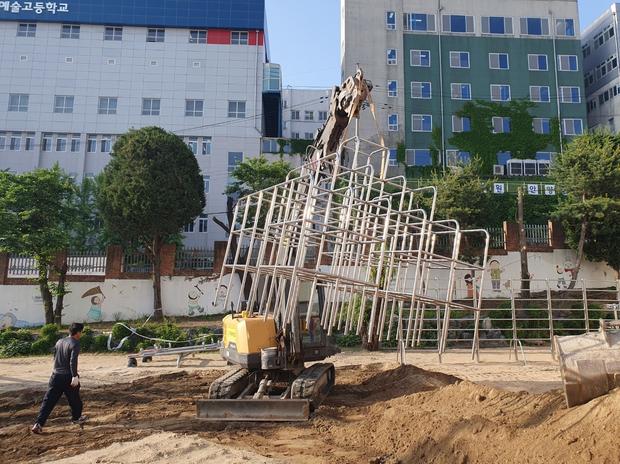 학교 놀이터 모래보충, 막강한 케이스터디움!  ? 오픈 전에 해야 할 일