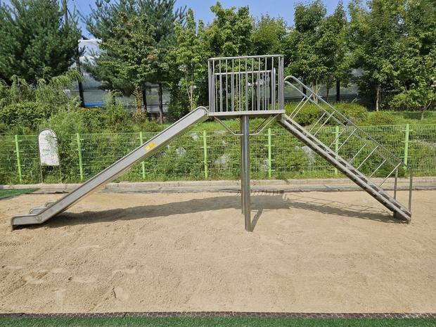 경남 어린이집 놀이시설 마사토 충진, 안전과 신뢰를 위한 최고 수준 케이스터디움!