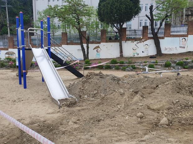 서천병설유치원 놀이 시설 마사토 충진, 안전하고 뛰어난 수준으로 완벽하게! 관련 이미지