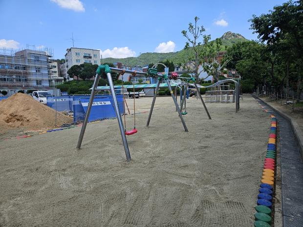경주 어린이집 놀이 시설 마사토 충진: 안전하고 튼튼한 놀이터 만들기